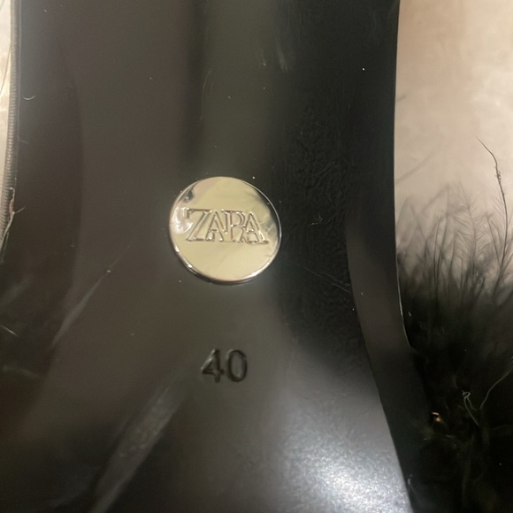 Zara mules feather fur trim black size 40 9 or 9.5
Full glam - Picture 5 of 6